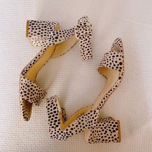 Block heel sandals leopard